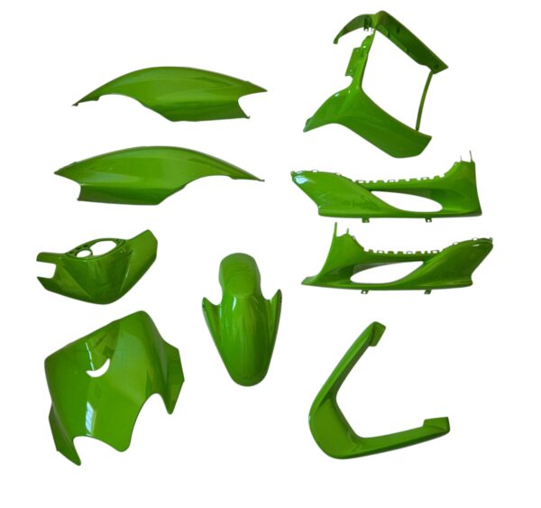 Carenado Yamaha Jog R/RR verde kawasaki. Estos plásticos o carcasas con válidas para Yamaha Jog R y Jog RR. Este kit cachas está compuesto por 9 piezas: cabezón, tapa frontal, h, guardabarros delantero, bajos, tapas laterales traseras y alerón. Si necesitas kit de grapas y tornillos, añádelo a tu pedido.
