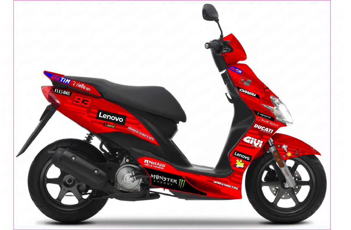 Kit adhesivos Yamaha Jog R/RR Marc Márquez. Este kit de pegatinas es válido para Yamaha Jog R y Jog RR. El kit incluye pegatinas para todos los plásticos o cachas del carenado exterior. En la imagen pueden ver una foto de como quedan pegados.